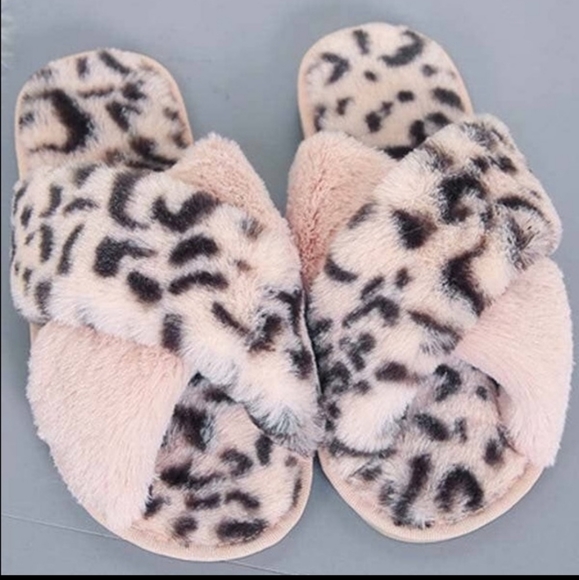 Leopard and pink open-toe fuzzy slippers - Picture 3 of 11